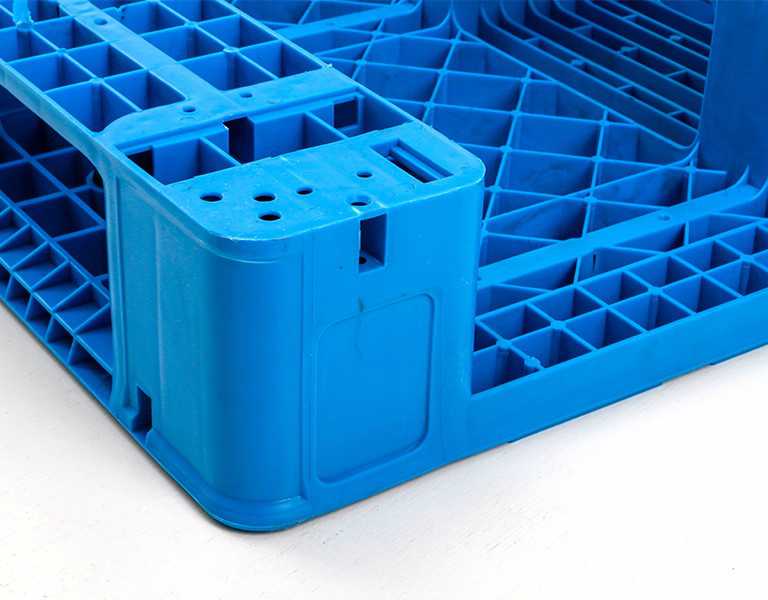 1010 Vented Deck 3-Runner Plastic Warehouse Pallet