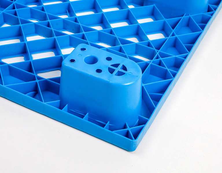 1111 Vented Deck 9-Leg Nestable Plastic Pallet