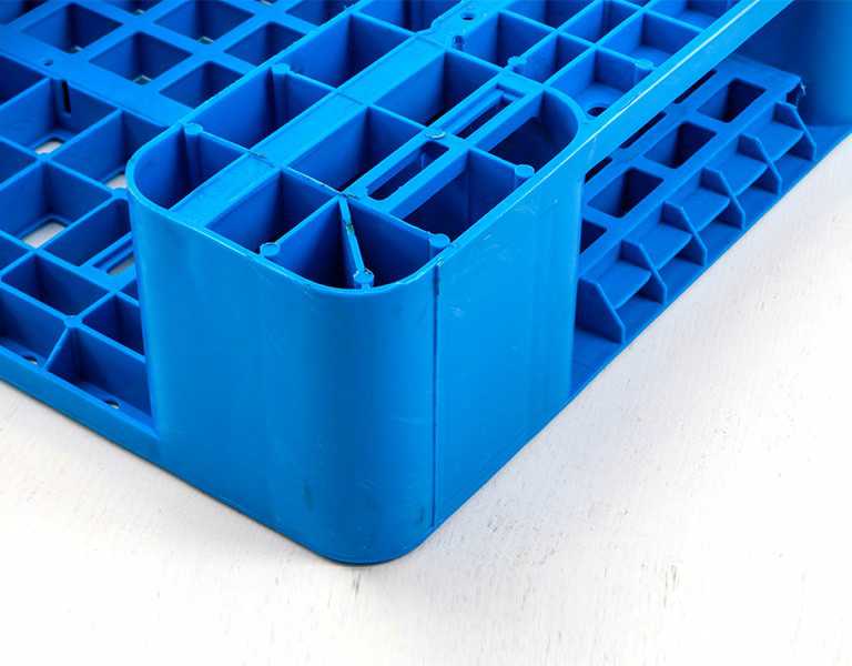 1210 Vented Deck Heavy-Duty 3-Runner Plastic Pallet
